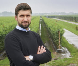 Mycells - Berend armen over elkaar
